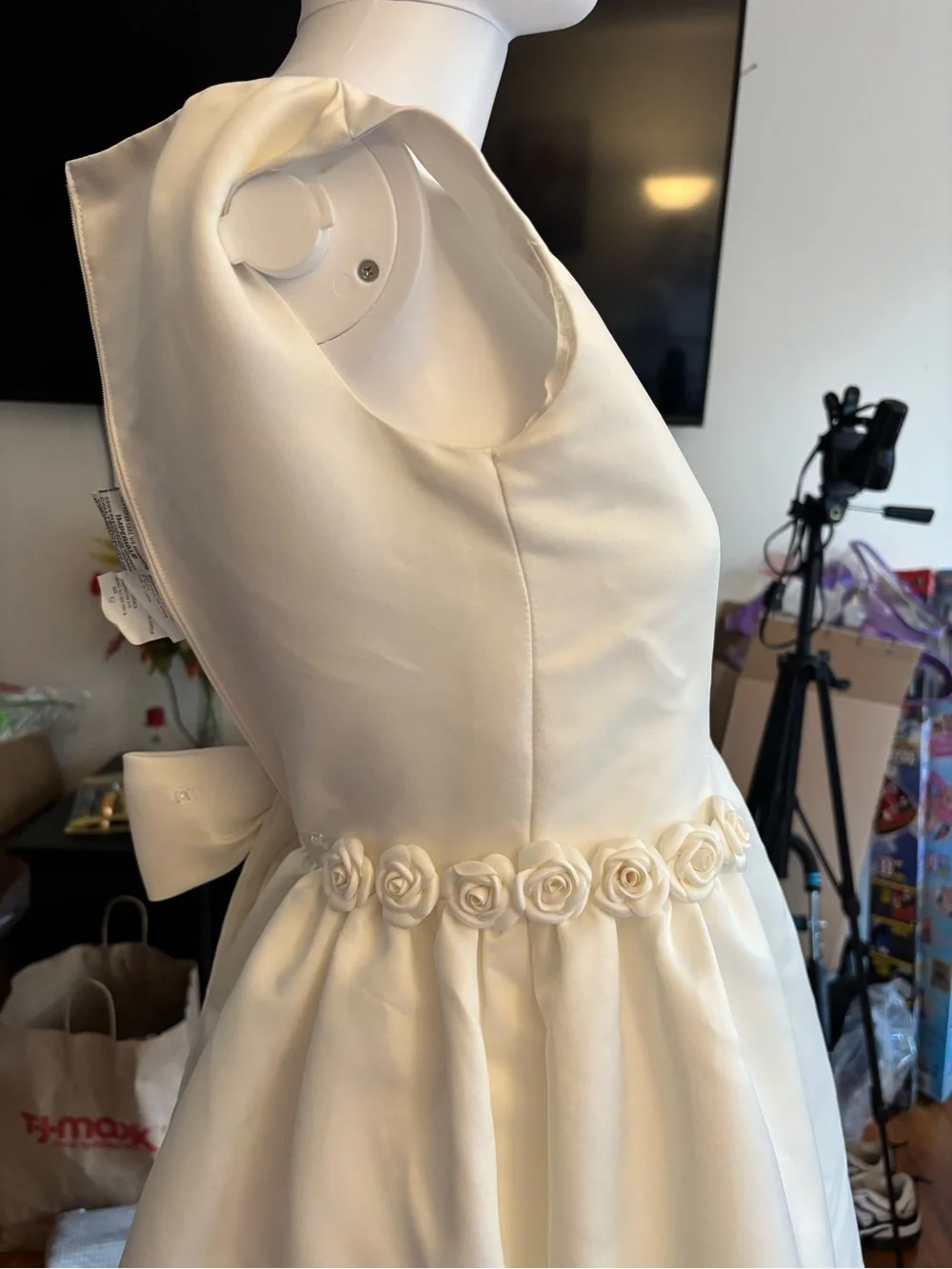 Mon Cheri Ivory Satin Polyester Boat Neck Sleeveless A-Line Bow Wedding girls 9
